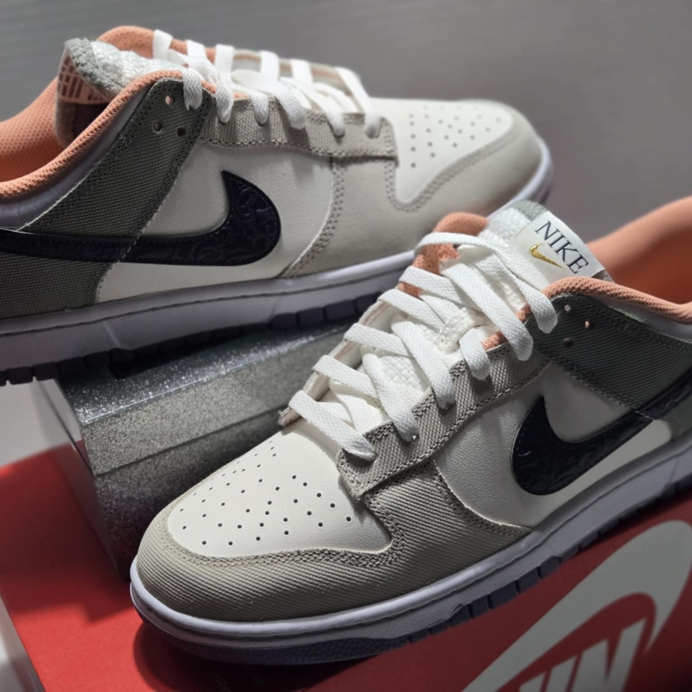 Nike Dunk Low SE  Black and White Sneakers Iconic Limited Edition Sz 11 NEW - Picture 2 of 16